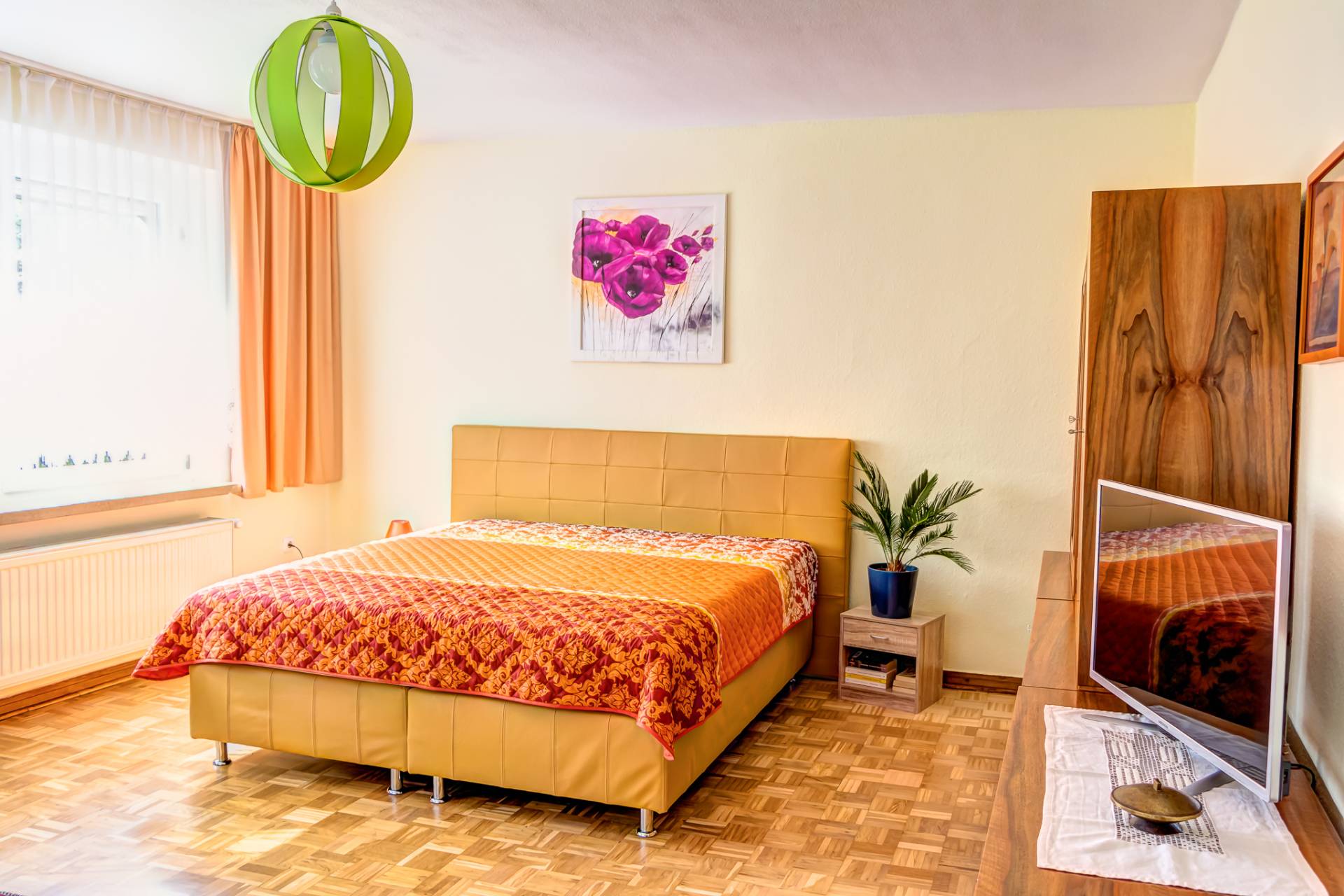 Kombiniertes Wohn- und Schlafzimmer im Gästehaus Sankt Nikolai